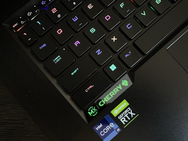 کیبورد لپ تاپ titan-gt77-12uhs-msi-laptop