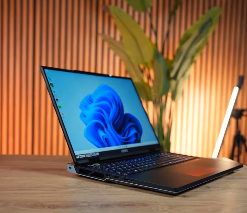 صفحه نمایش لپ تاپ ام اس آی Titan 18 HX