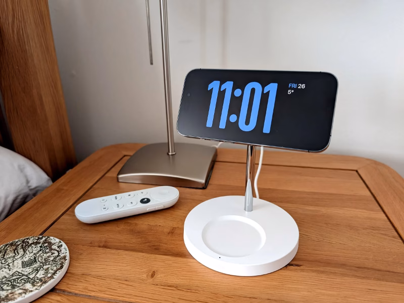How to Use Your Phone as a Bedside Clock Gear