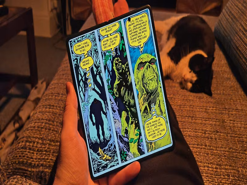 honor magic vs foldable smartphone internal screen reading graphic novel