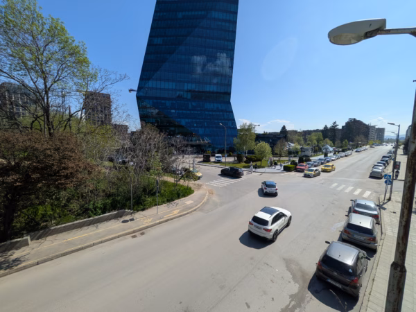 عکس دوربین اولترا واید گوگل پیکسل 9a در روز - 1