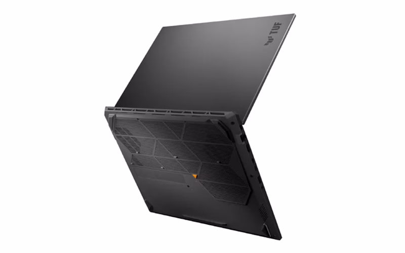 بررسی ASUS TUF Gaming F16 FX608JMR؛ قدرت بازی حرفه ای در قالبی مقرون به صرفه 11 طراحی و کیفیت ساخت لپ تاپ TUF Gaming F16 FX608JMR