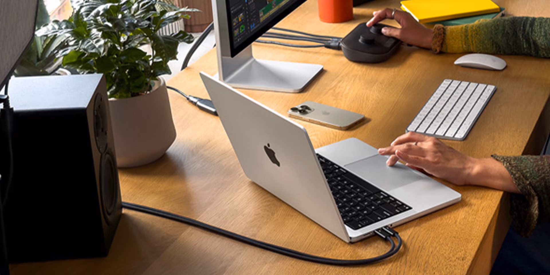 ارتباط بین macbook pro m5 و بقیه محصولات اپل