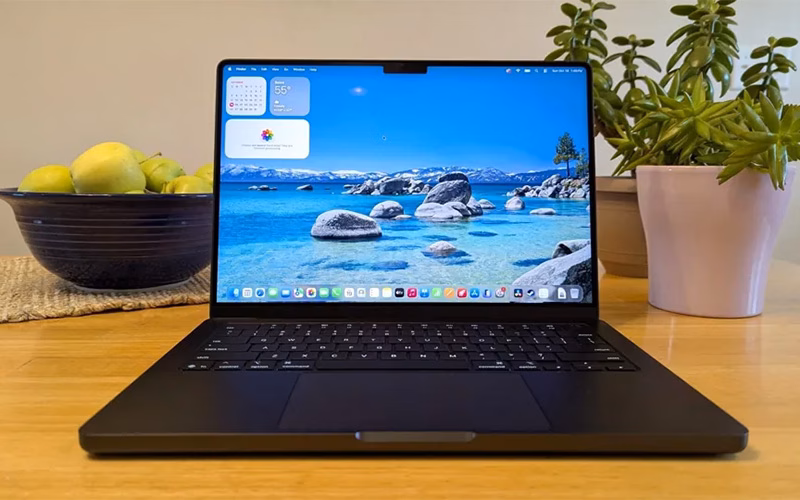 بررسی کامل مک بوک پرو M5 11 بررسی کامل نمایشگر مک بوک پرو M5