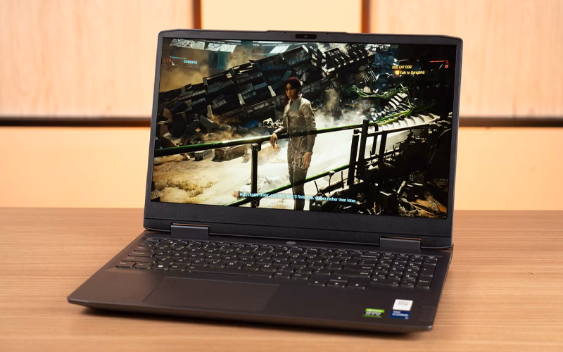 بررسی لپ تاپ LOQ i7 14700HX؛ آیا بهترین گزینه اقتصادی برای گیمرهاست؟ 8 تصویری از نمای روبروی لپ تاپ لنوو