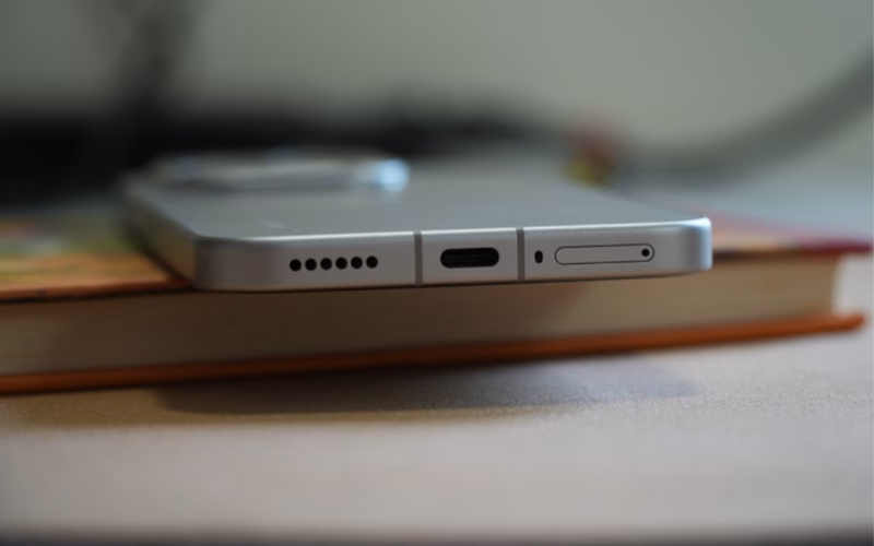 بررسی گوشی شیائومی 15T پرو 26 پورت شارژ گوشی شیائومی 15T پرو